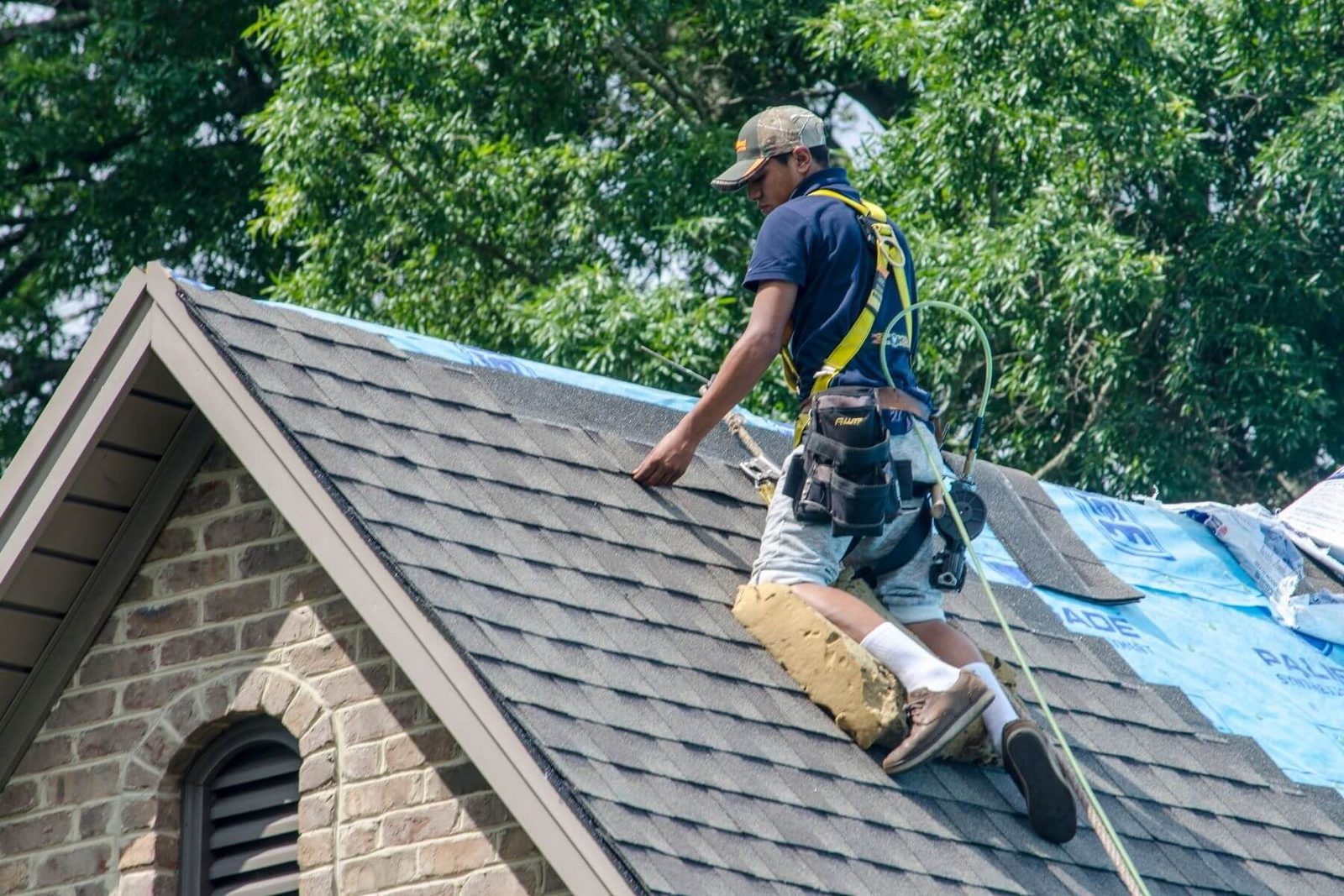 Completed asphalt shingle roof on a Carbondale, Illinois home installed by John Beal Roofing